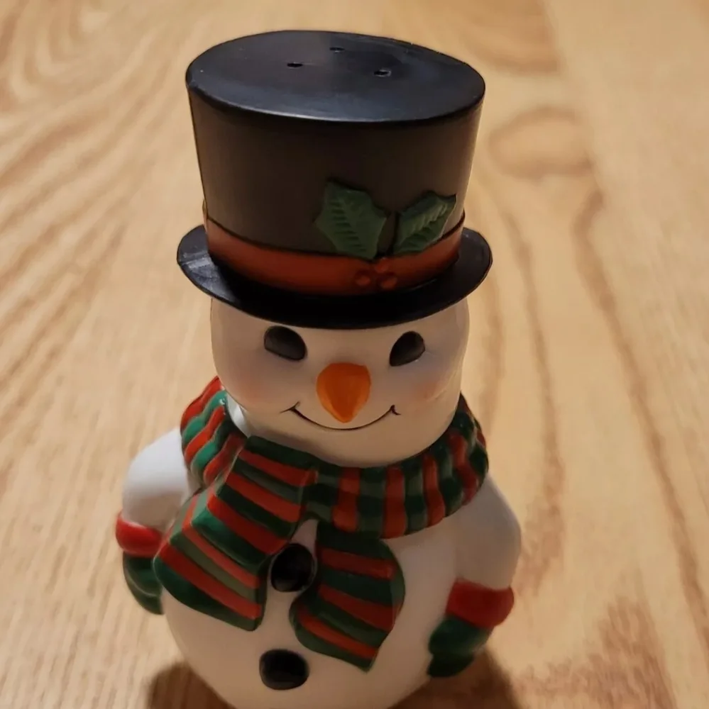 Vintage Avon Snowman Top Hat Salt & Pepper Shakers